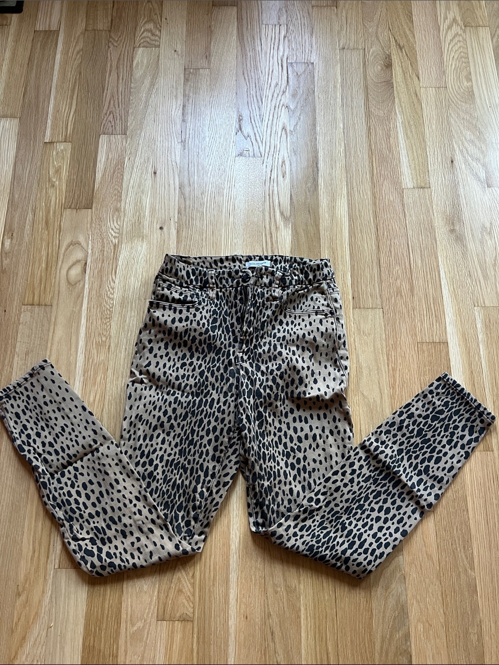 Good American Leopard Print Skinny Jeans in Brown and Black - Picture 4 of 8